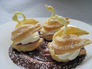 eclair swans